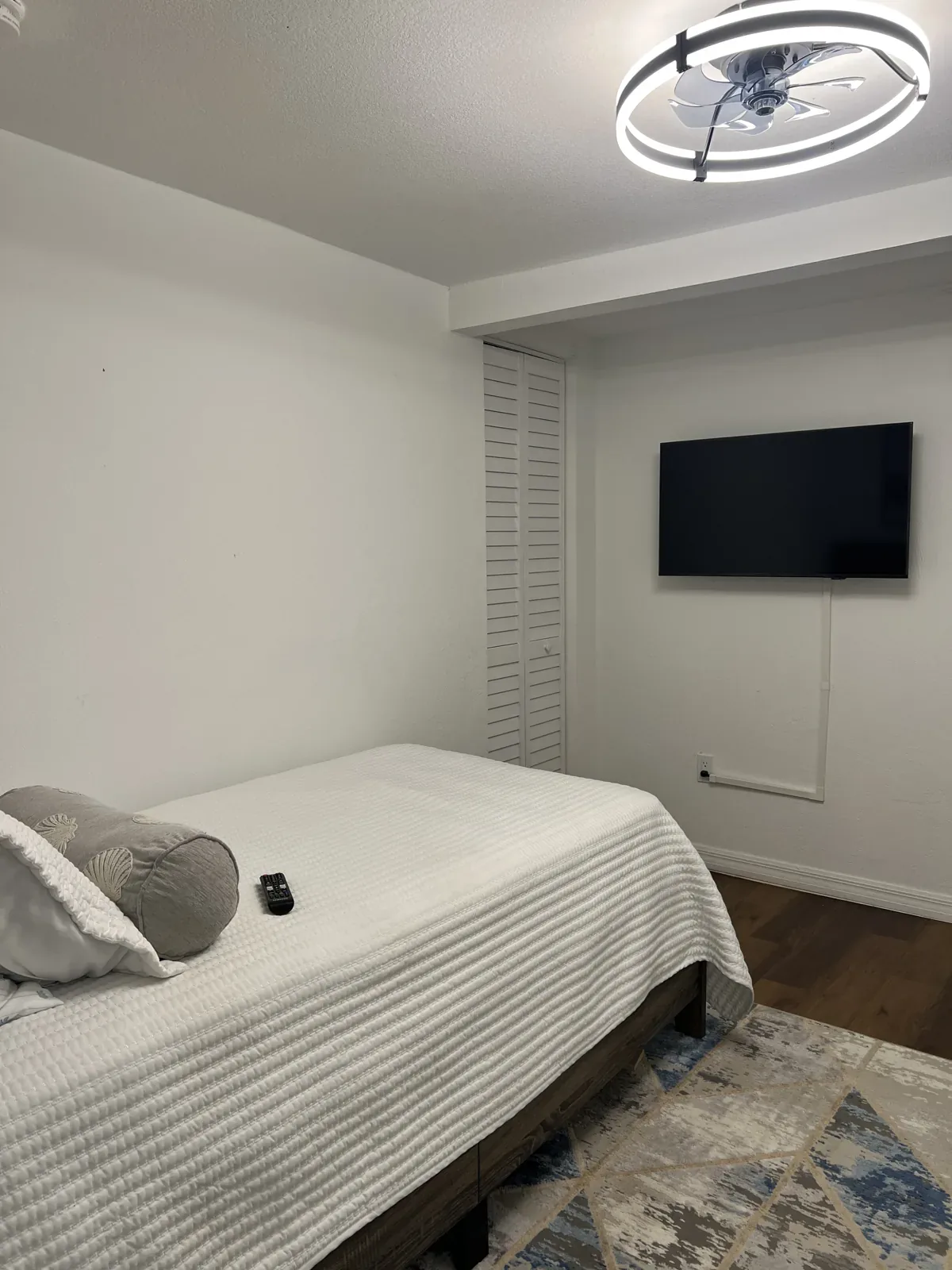 Bedroom with fresh white linens